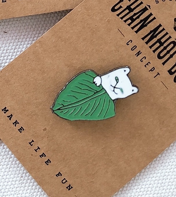 Pin cài áo, balo mèo vui nhộn