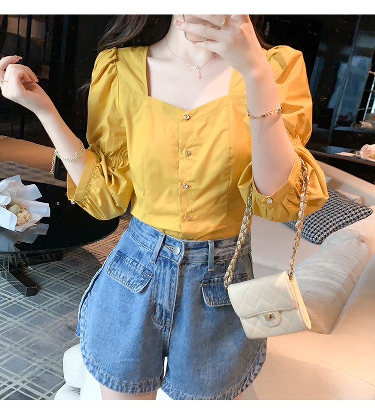 Áo cổ vuông tay nhún xinh xắn