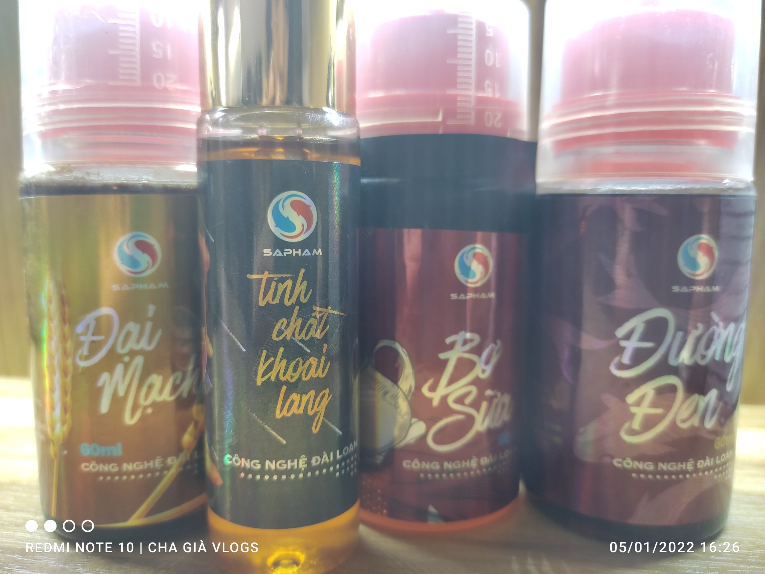 Combo 4 Món tinh mùi câu chép Sa Phạm gồm : Đ𝐮̛𝐨̛̀𝐧𝐠 đ𝐞𝐧 , Đ𝐚̣𝐢 𝐦𝐚̣𝐜𝐡 , 𝐁𝐨̛ 𝐬𝐮̛̃𝐚 , 𝐓𝐢𝐧𝐡 𝐜𝐡𝐚̂́𝐭 𝐤𝐡𝐨𝐚𝐢 𝐥𝐚𝐧