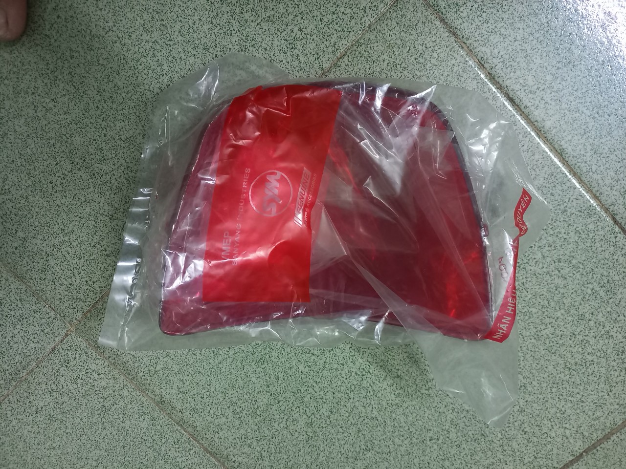 CHỤP ĐÈN SAU XE TAY GA ELIZABE SYM