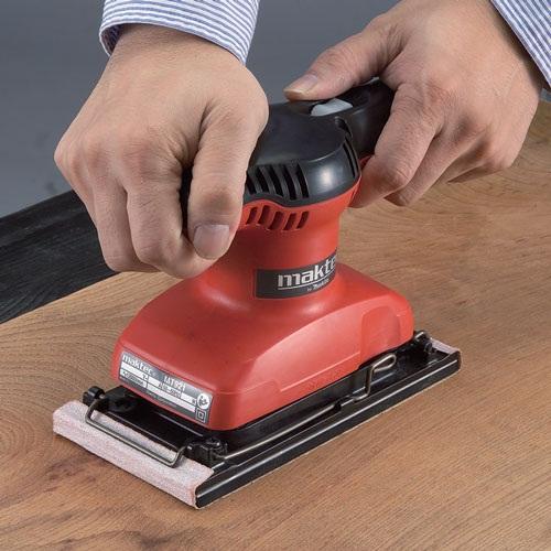 Máy chà nhám rung Maktec MT921