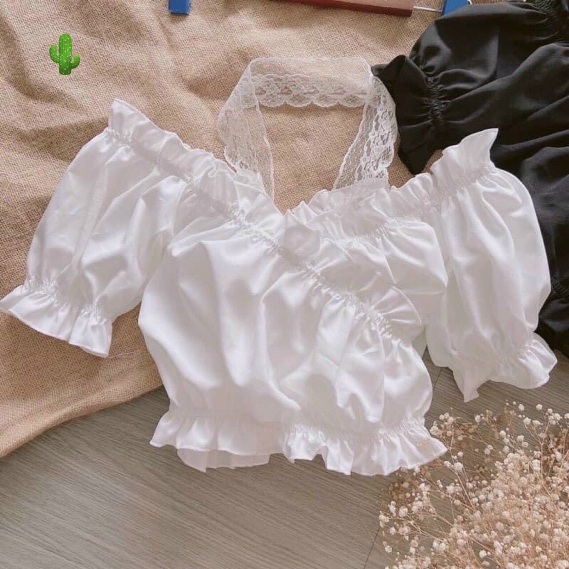Áo kiểu croptop viền bèo đắp chéo kiểu dây ren đeo cổ sexy , chất kate lụa mềm mịn