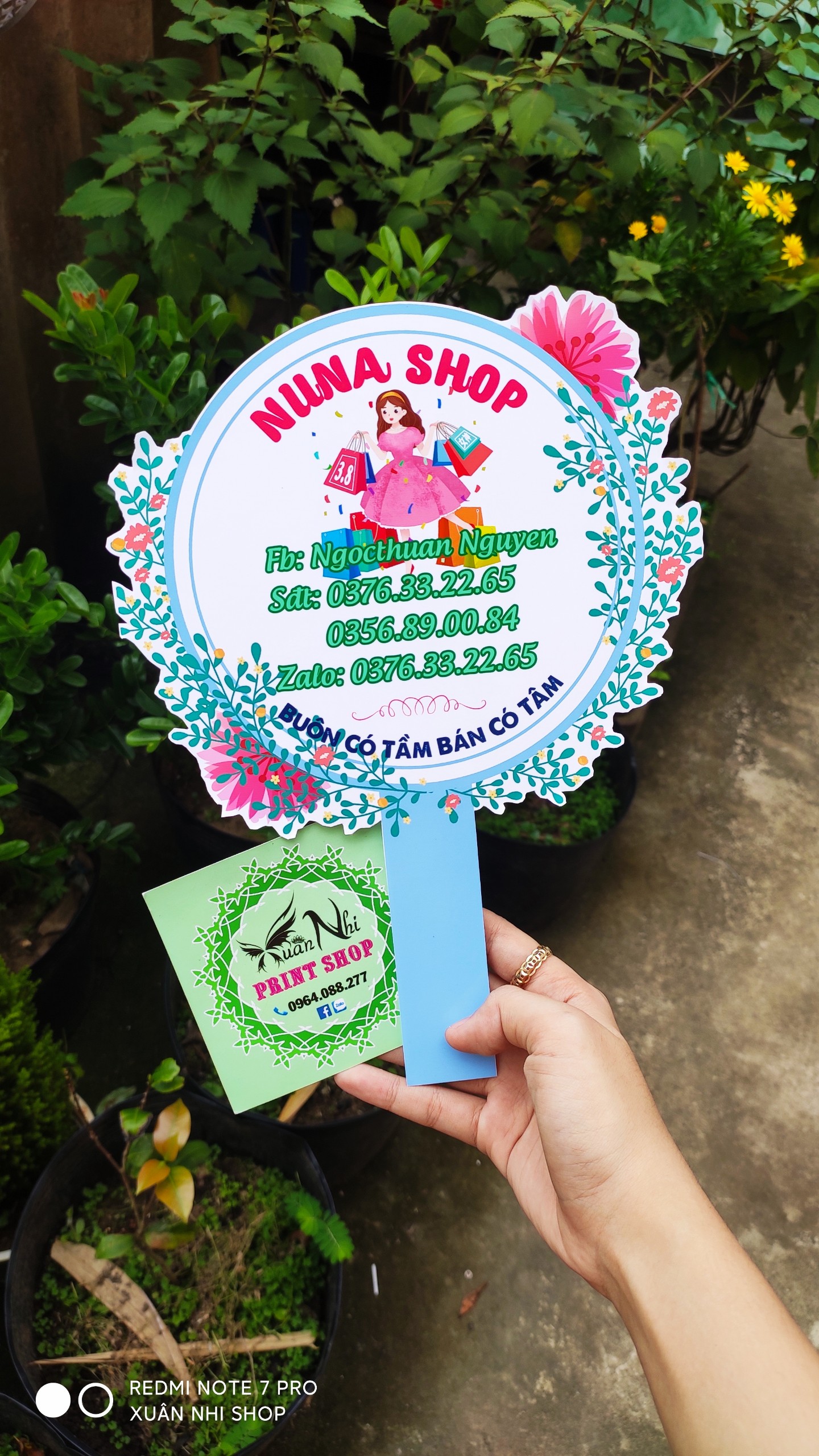Logo Cầm Tay Chụp Ảnh Sản Phẩm