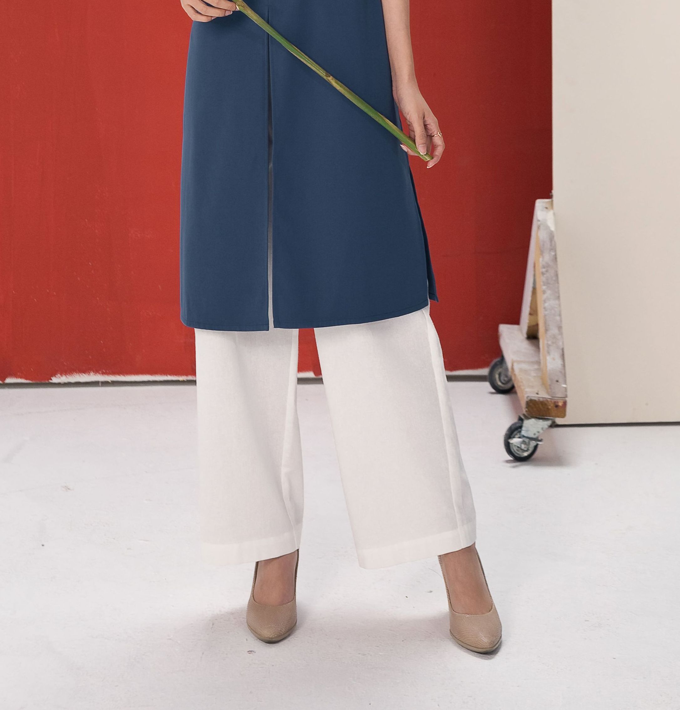 Chicka Chicka - Quần suông linen màu trắng lưng chun