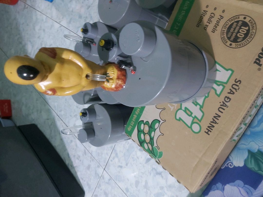 Bình rót rượuu...đồng tử