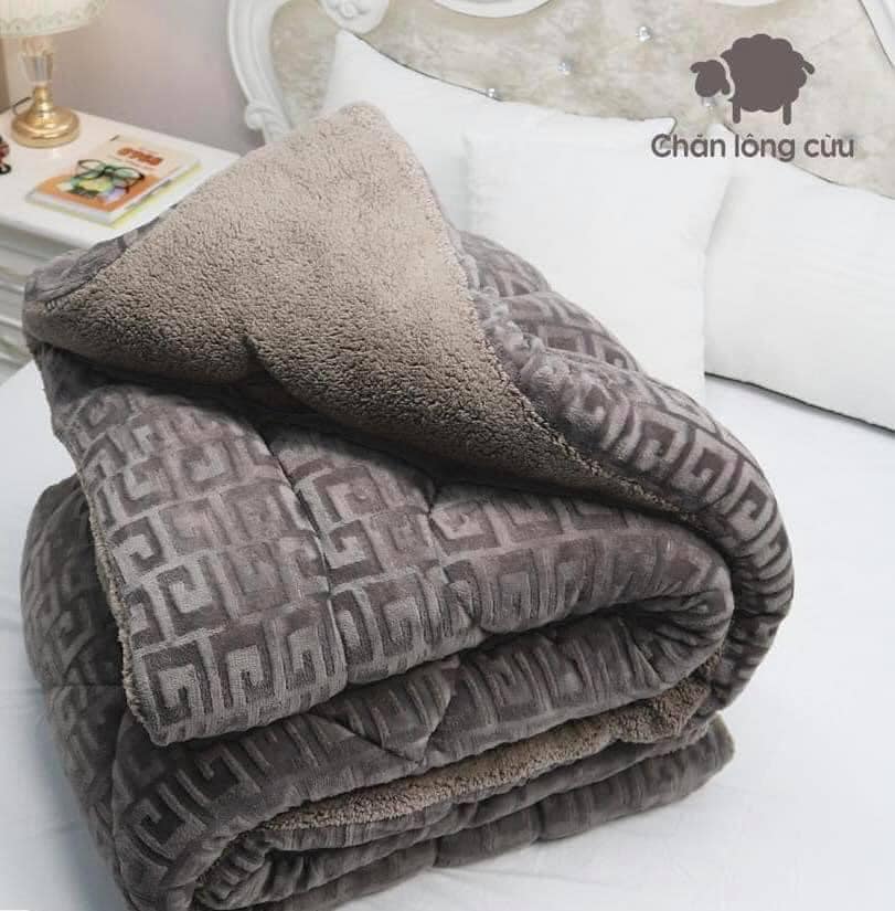 Chăn Lông Cừu Chữ Vạn Cho Ngày Lạnh