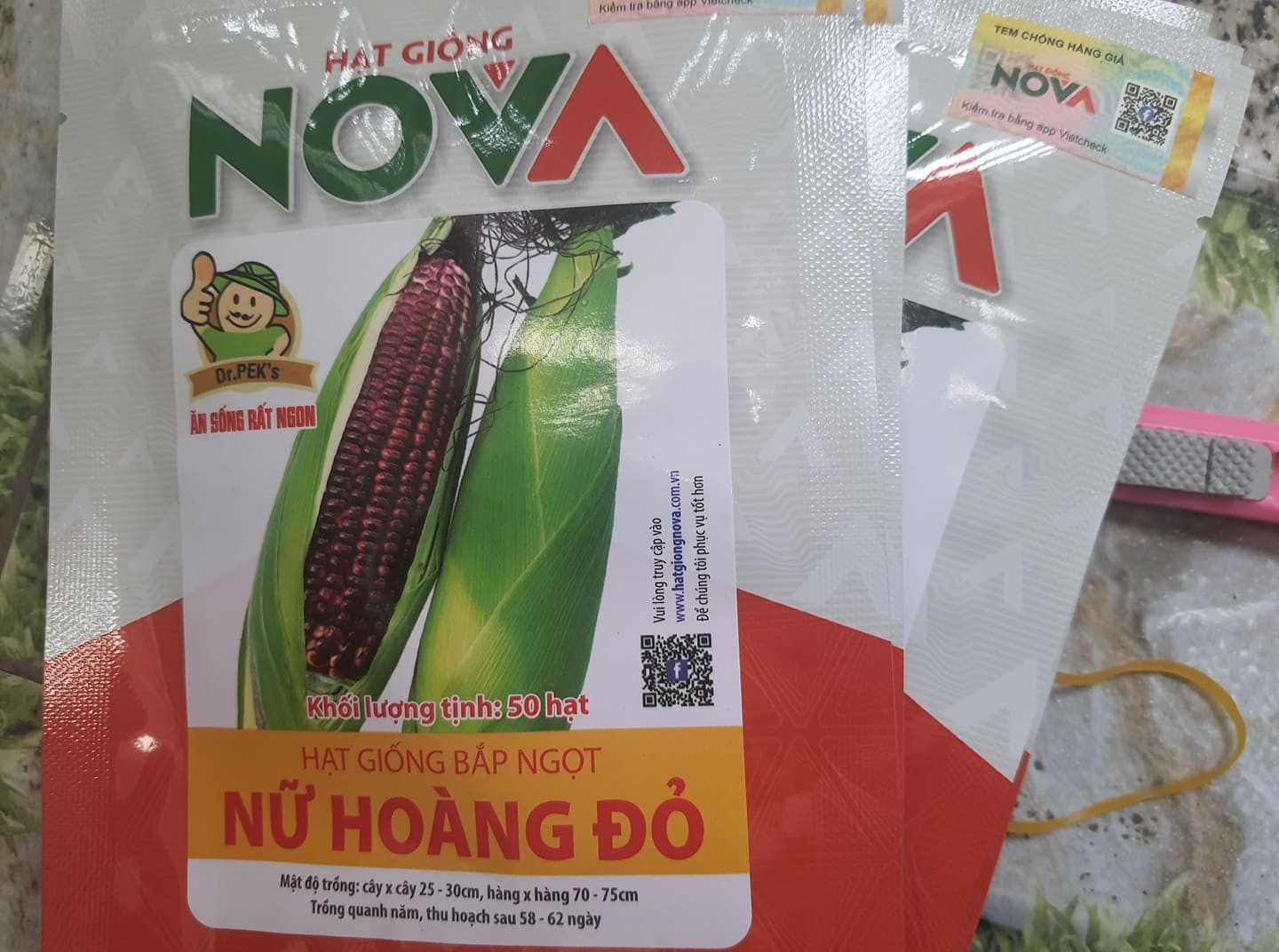 Hạt giống bắp nữ hoàng đỏ NOVA (  gói 50 hạt )
