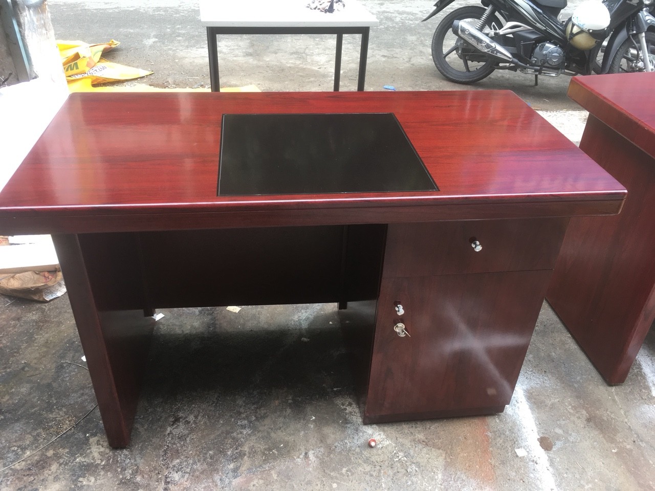Bàn Giám Đốc 1m2 Liền Hộc