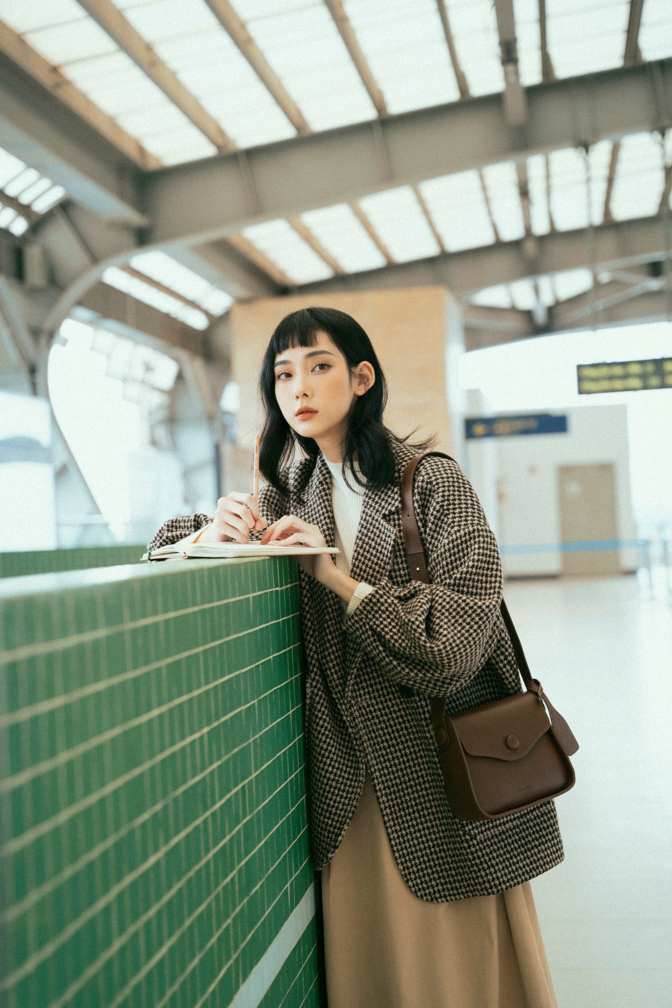 Áo Khoác Houndstooth Túi Lật Madelen
