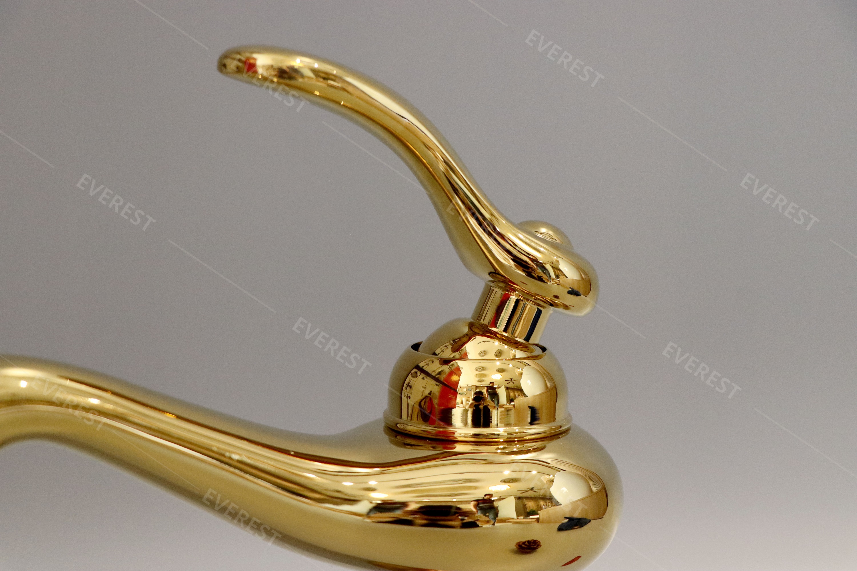 Vòi lavabo vàng 20cm cao cấp