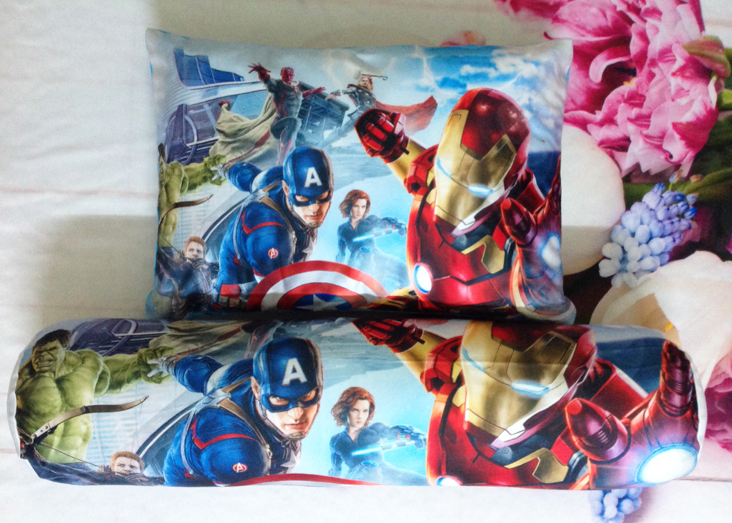 Set gối nằm và gối ôm Ironman cho bé mẫu giáo