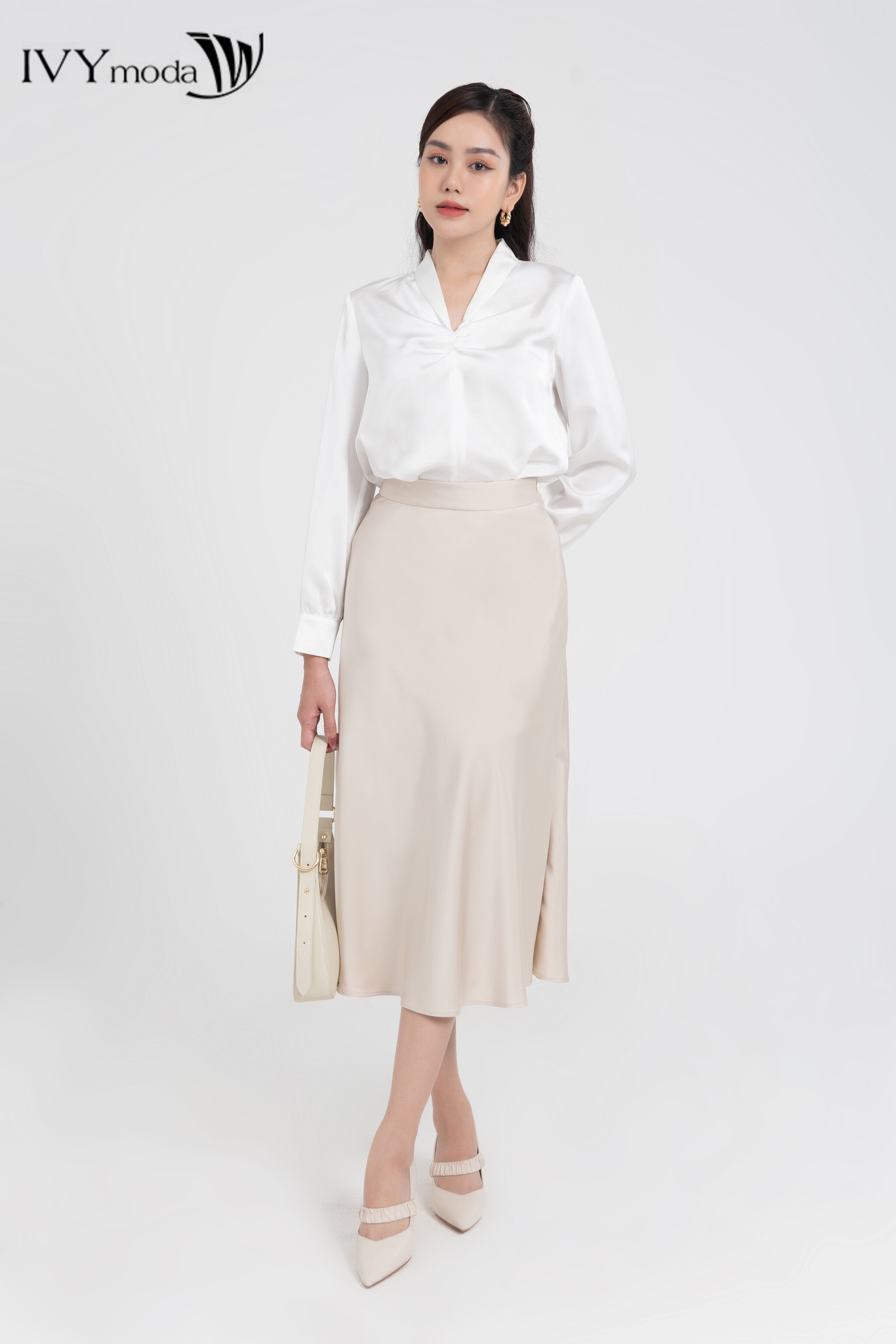 Áo lụa cổ V may nhúm ngực IVY moda MS 17M8063