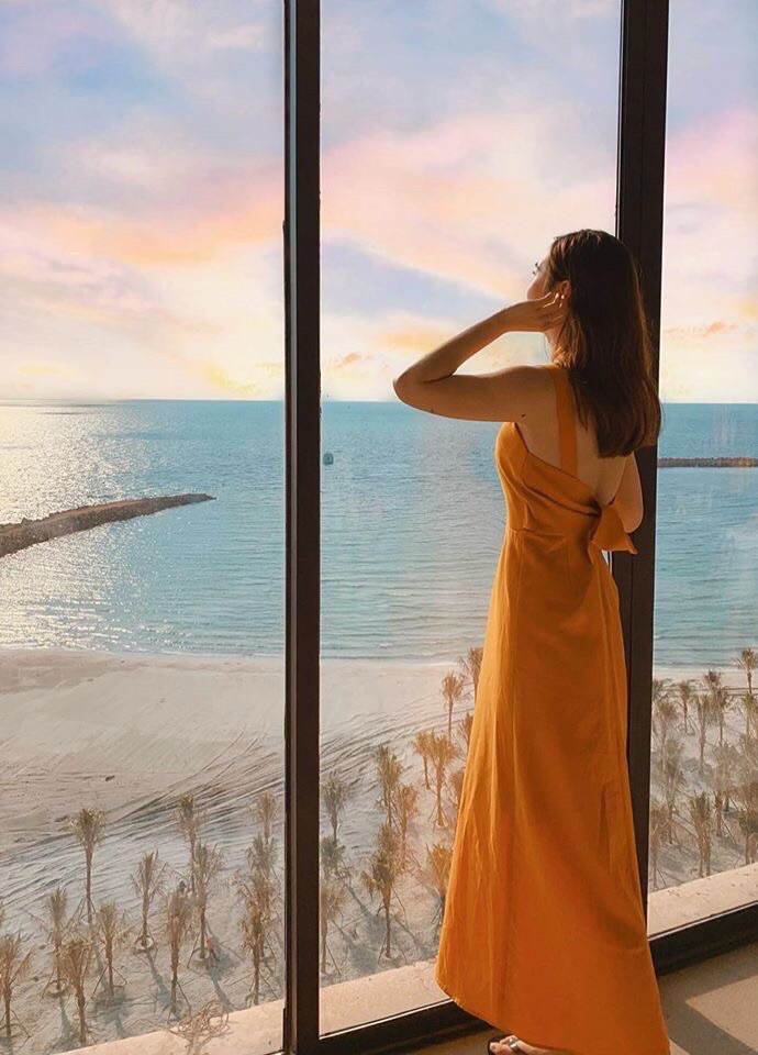 Đầm maxi vàng hở lưng cột nơ - Hình thật