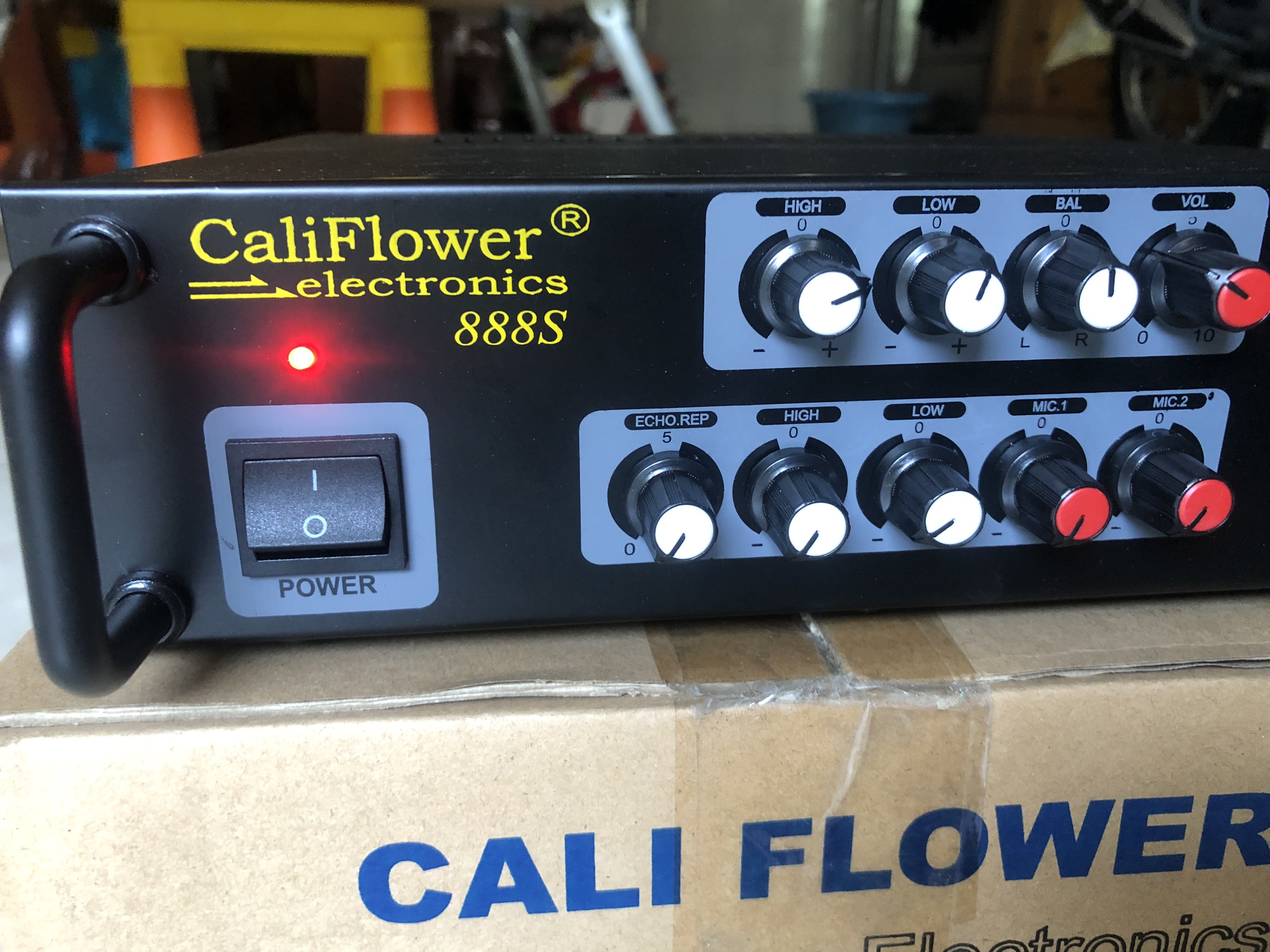 Amply Karaoke mini AC / DC 12V CALIFLOWER 888S