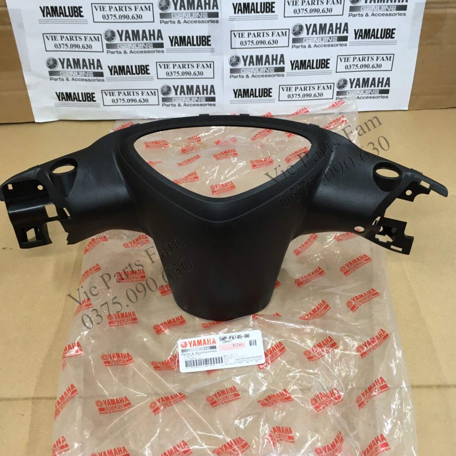 Bợ cổ/ ốp đầu sau xe mio 2004 - 2006, hàng din yamaha mới 100%