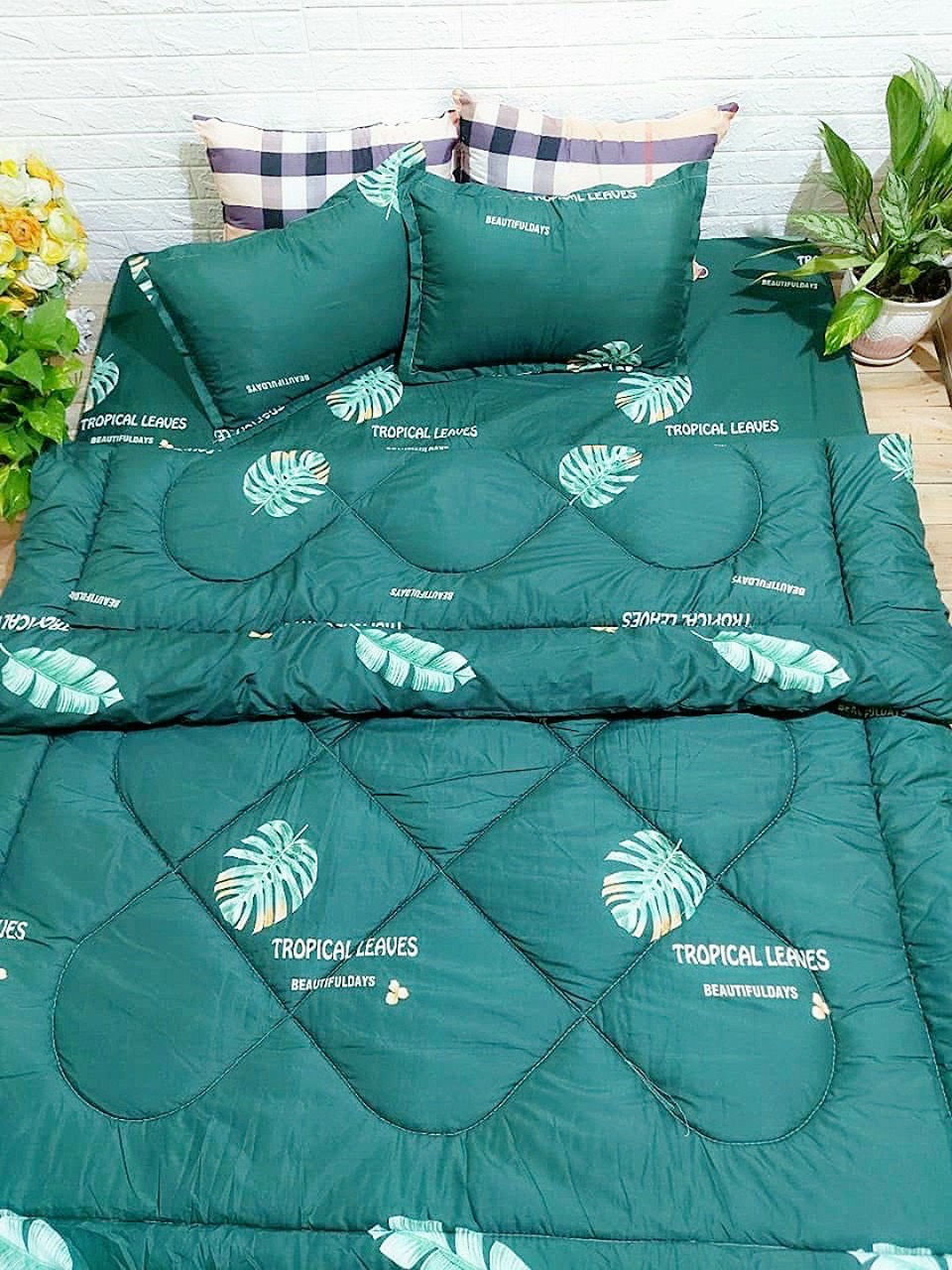 Set 4 Chăn Phao Ga Gối Cotton Poly_ Mẫu HELLO KITTY  Cá Tính. Đa Dạng Mẫu Mã . Phù Hợp Cho Mọi Lứa Tuổi. Evily Shop