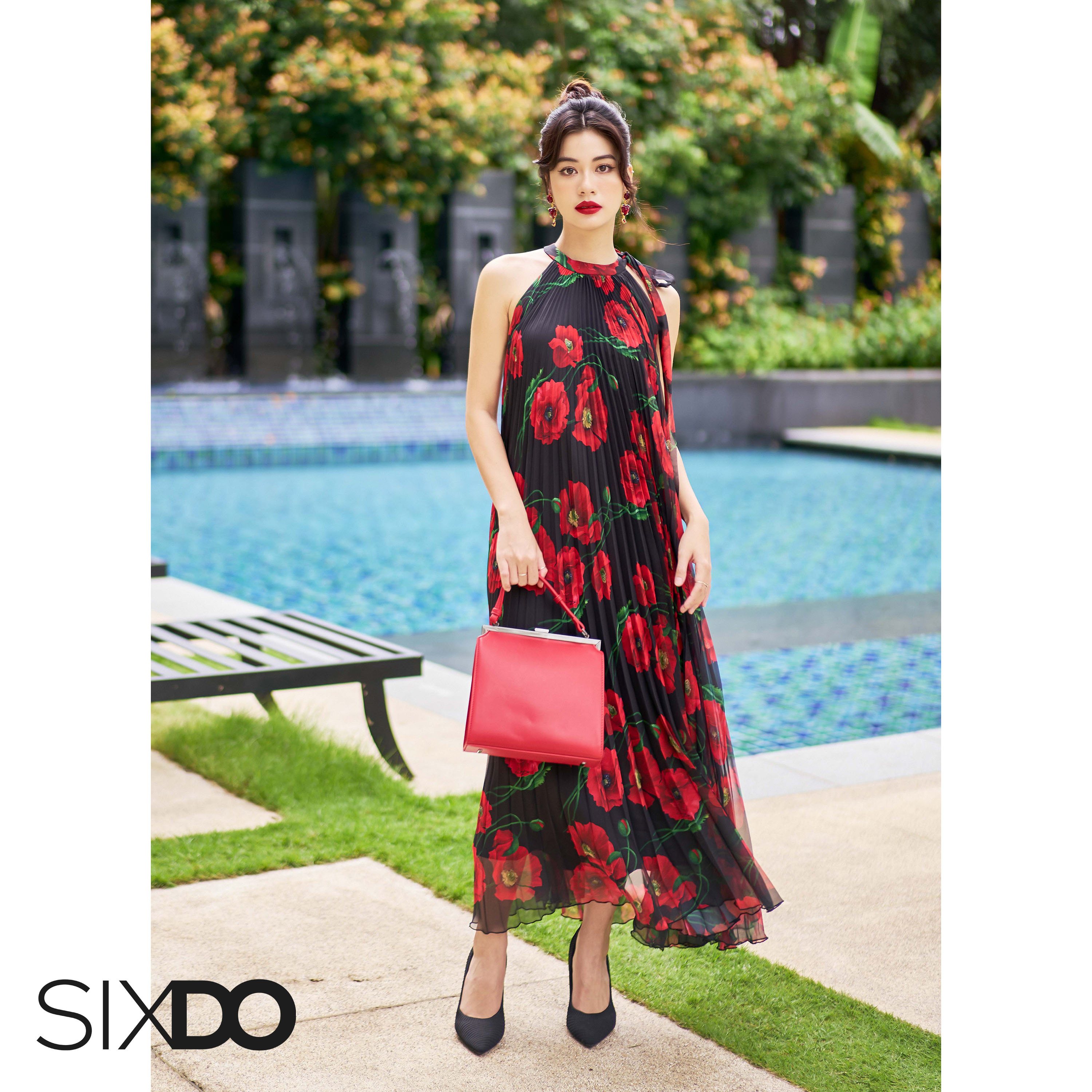Đầm voan hoa xếp ly cổ yếm SIXDO (Black Poppy Halter Neck Midi Voile Dress)
