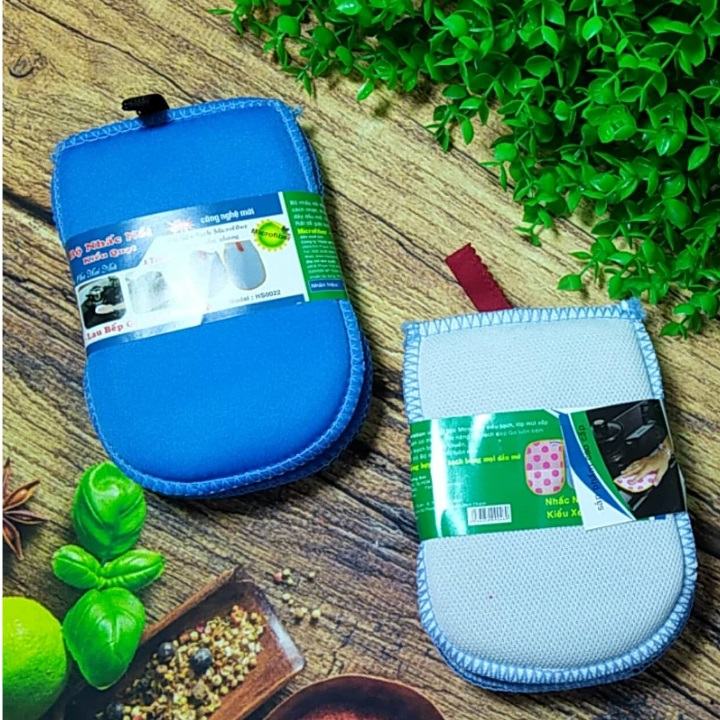 COMBO BỢ NHẤC NỒI sử dụng ĐA NĂNG. Với vải bọc Microfiber siêu sạch, lớp mút xóp mềm dẻo giúp cách nhiệt và thấm nước làm KHĂN LAU BẾP, MIẾNG RỬA CHÉN