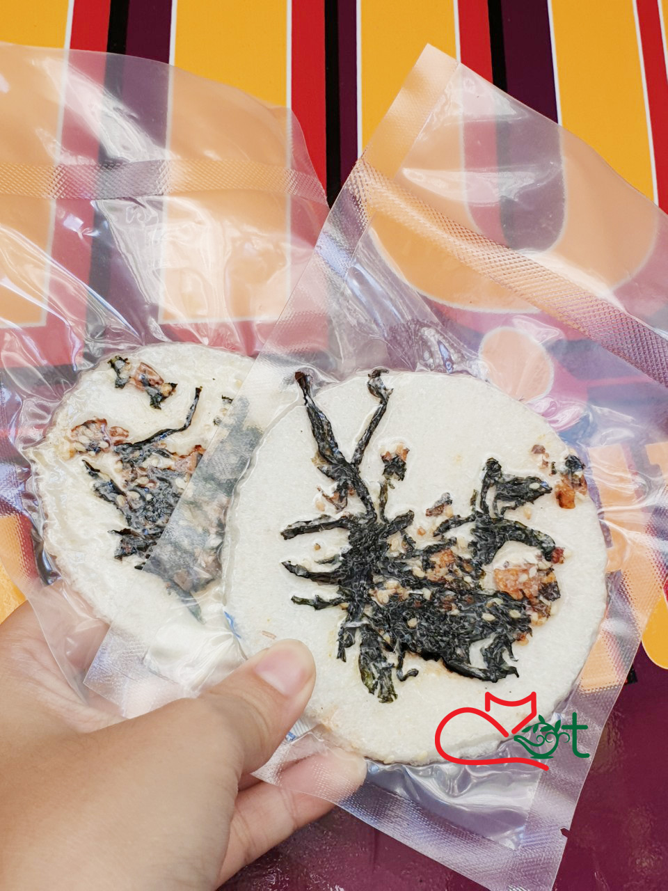 Combo of 02 packs of small size and chichoc bracelet for snack food-01 pack of 2 cookies