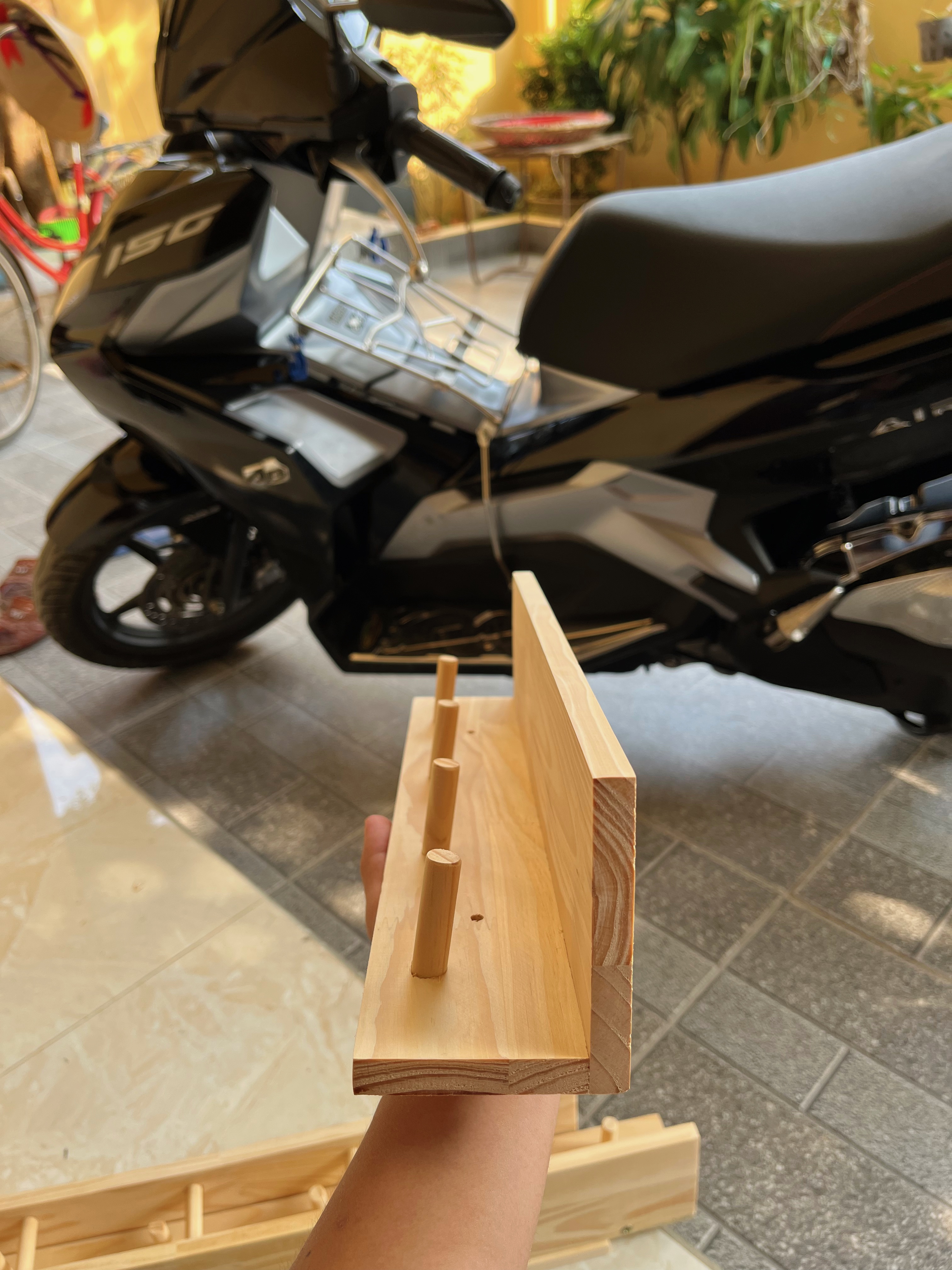 Kệ Gỗ Treo Tường Có Móc Treo, Kệ Decor Để Khung Ảnh Chìa Khóa Treo Khăn Phòng Khách