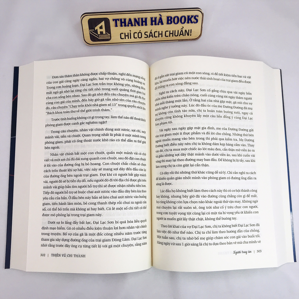 Sách Người Truy Án (Kèm Bookmark)