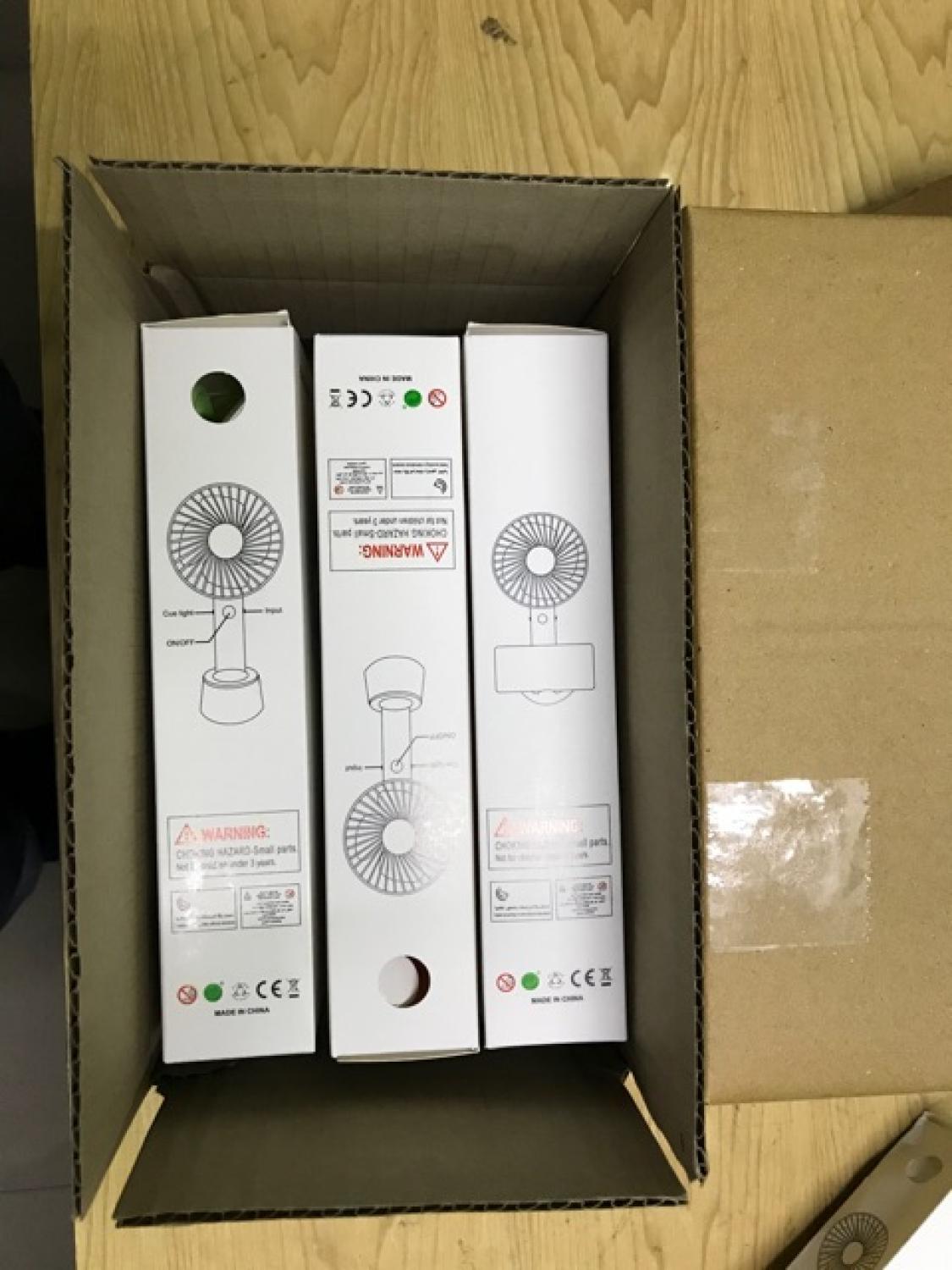 Quạt mini tích điện cầm tay có đế 3 tốc độ