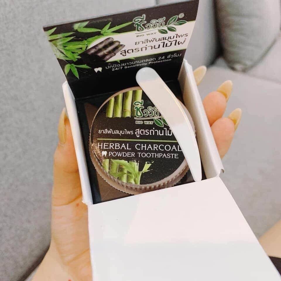 Bột tẩy trắng răng than tre HERBAL CHARCOAL Thái Lan