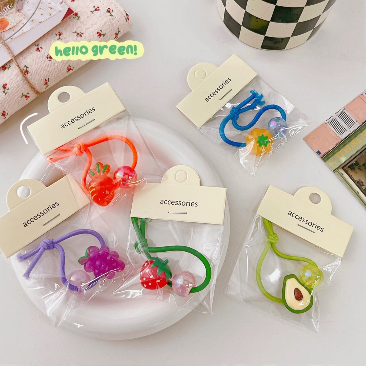 Chun cột tóc mix bóng và trái cây cute