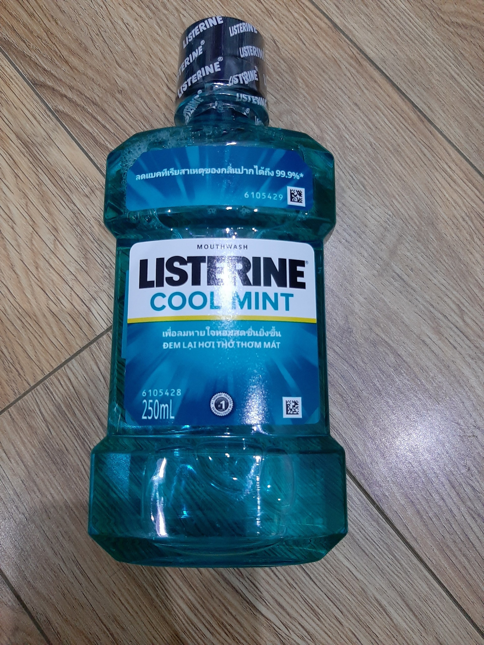 Nước súc miệng hơi thở thơm mát Listerine Coolmint 250ml