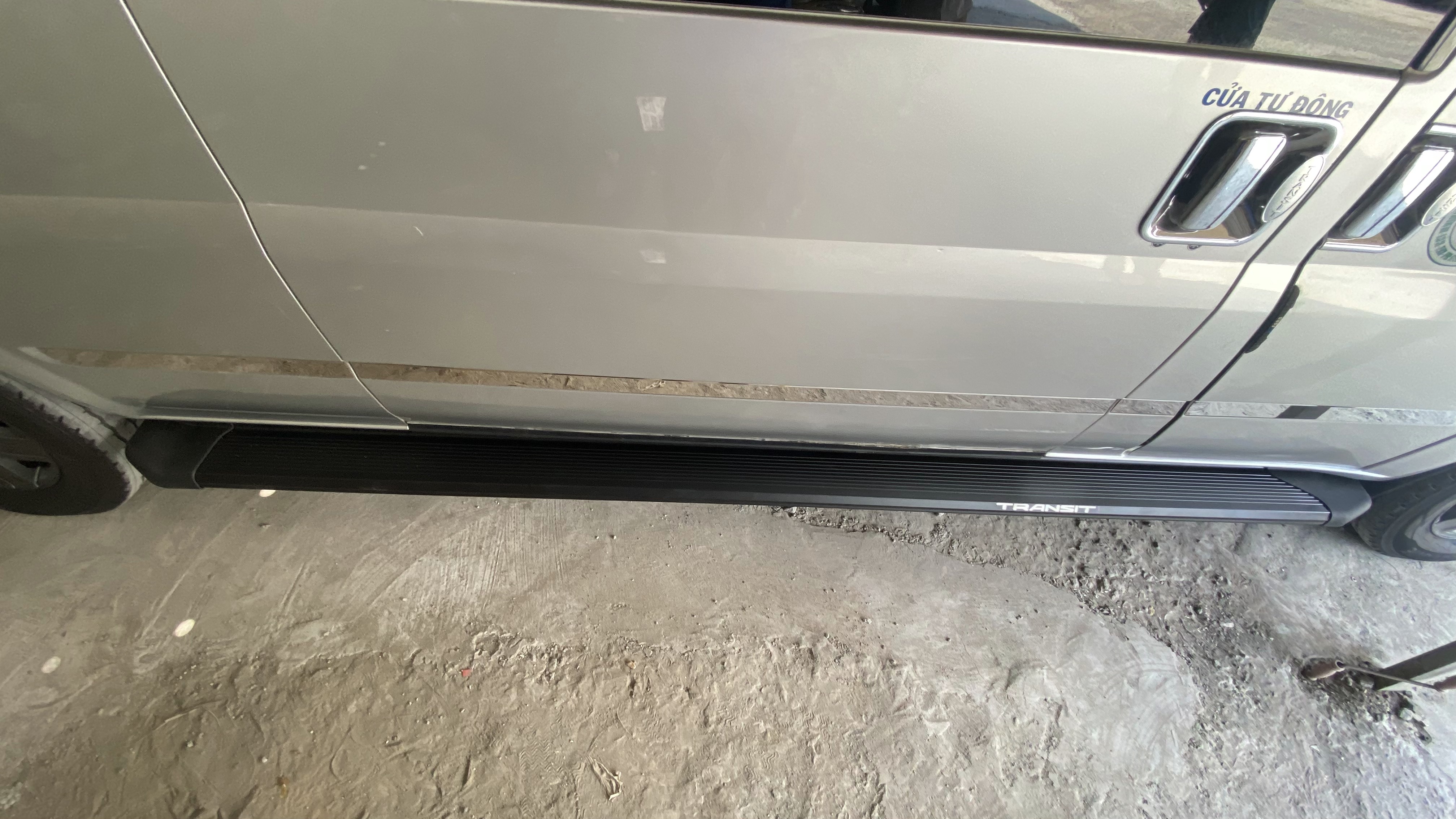 Bậc bước ngoài (NHÔM ĐÚC) FORD Transit