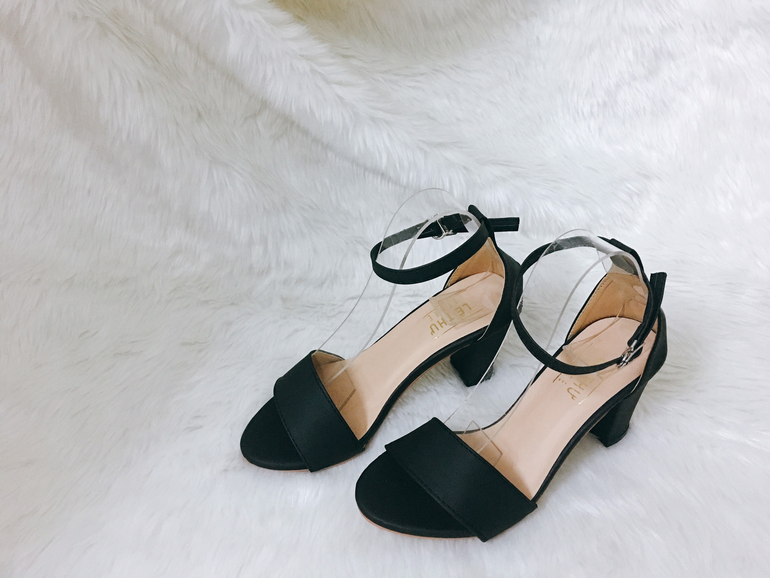 Sandal 7cm quai ngang xi bít gót