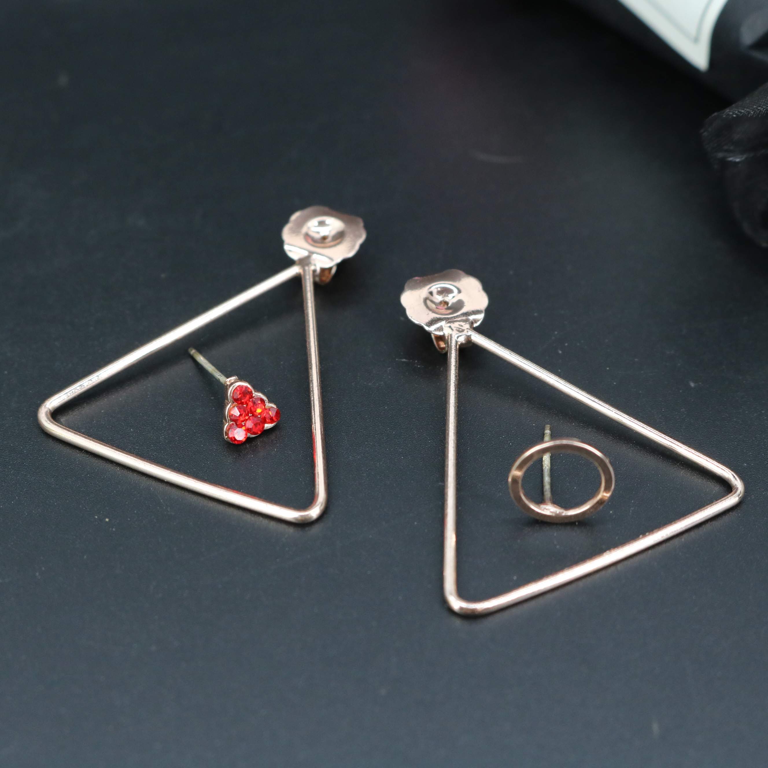 Bông tai tam giác lệch bất đối xứng - B465