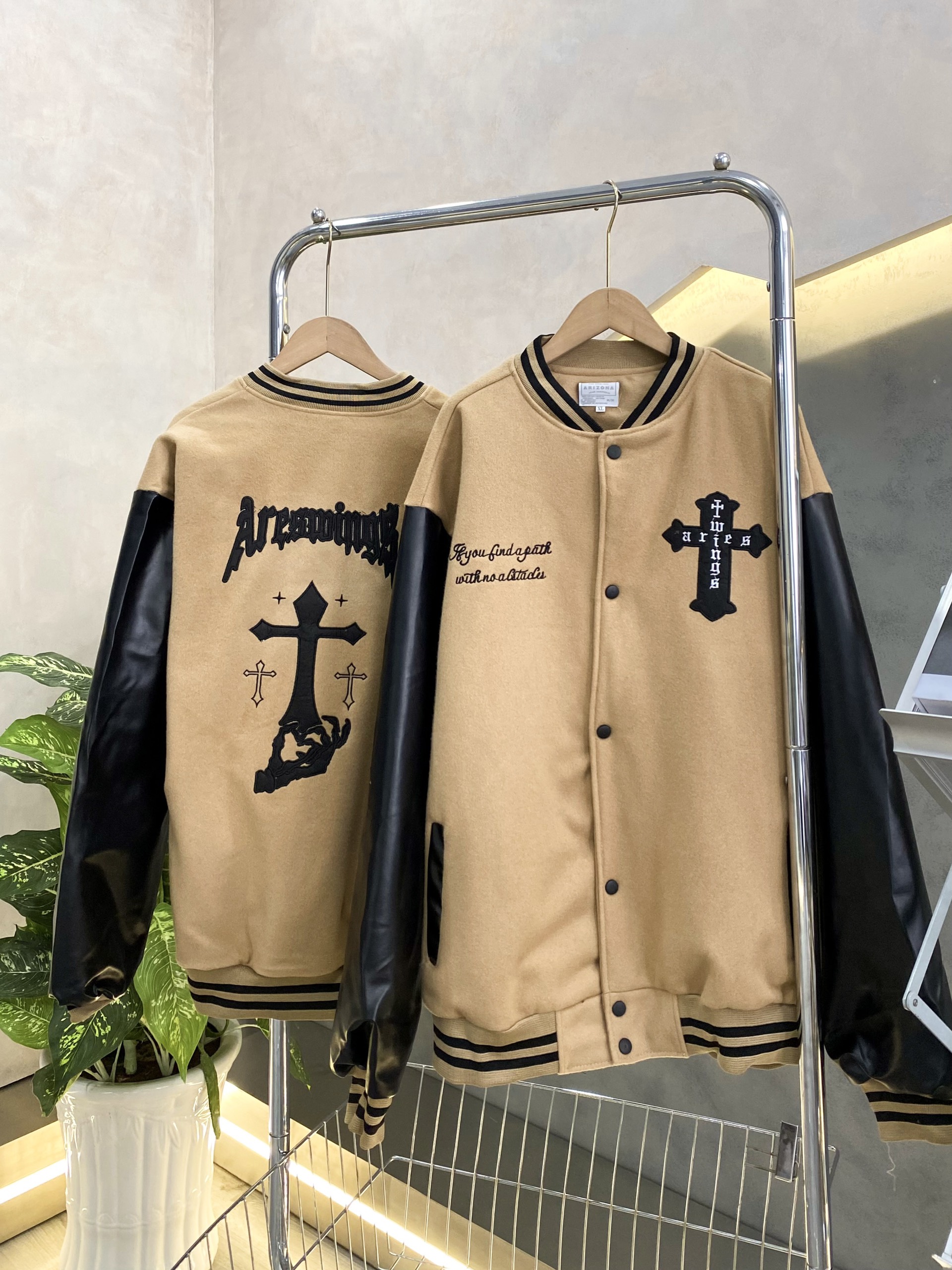 Áo Khoác Bomber Varsity Nỉ Dạ Form Crop Ngắn Phối Tay Da Thêu Hình Full Nam Nữ Unisex