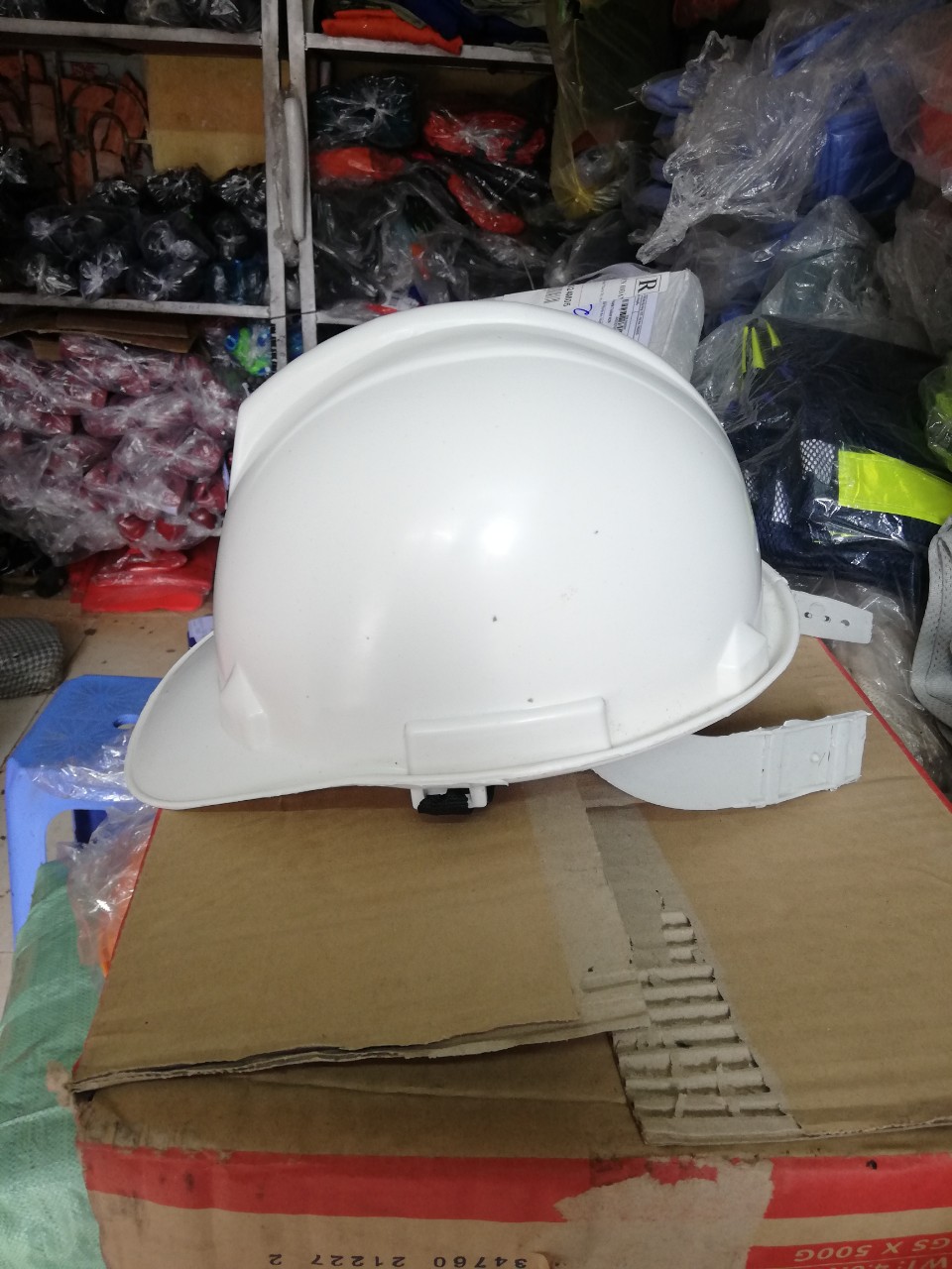 Headwear workwear worker cheap, cap constructions, bridge Road, White factory