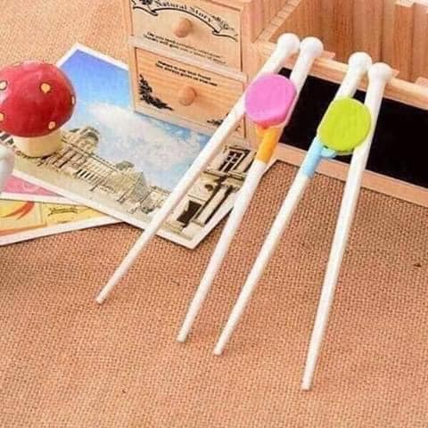 Đôi đũa tập gắp thức ăn cho bé hàng xuất Nhật ( 1 đôi )