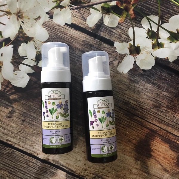 Dung dịch vệ sinh phụ nữ Nga Green Pharmacy dạng bọt - Tím