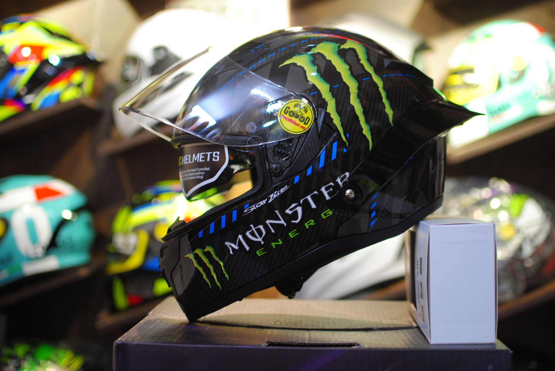 Mũ bảo hiểm fullface 2 kính roc 03 tem shark lorenzo 99