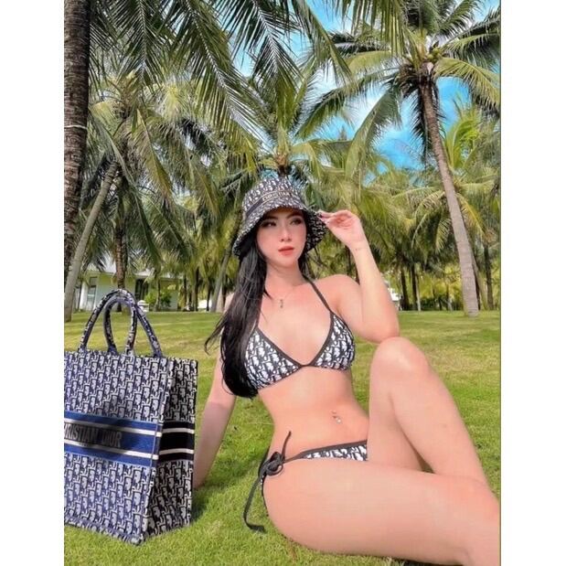 Bikini 2 mảnh di o viền đen siêu nét.