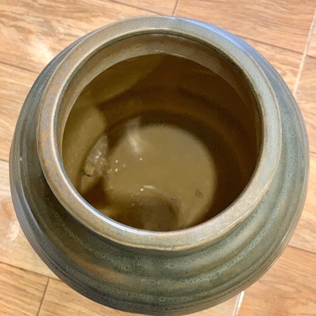 Bình hoa gốm sứ trang trí cao cấp.