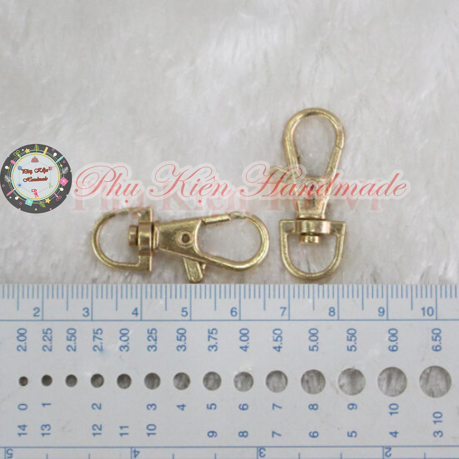 Crab Claws Are Often Used to Make Handbags (13K/Pair)