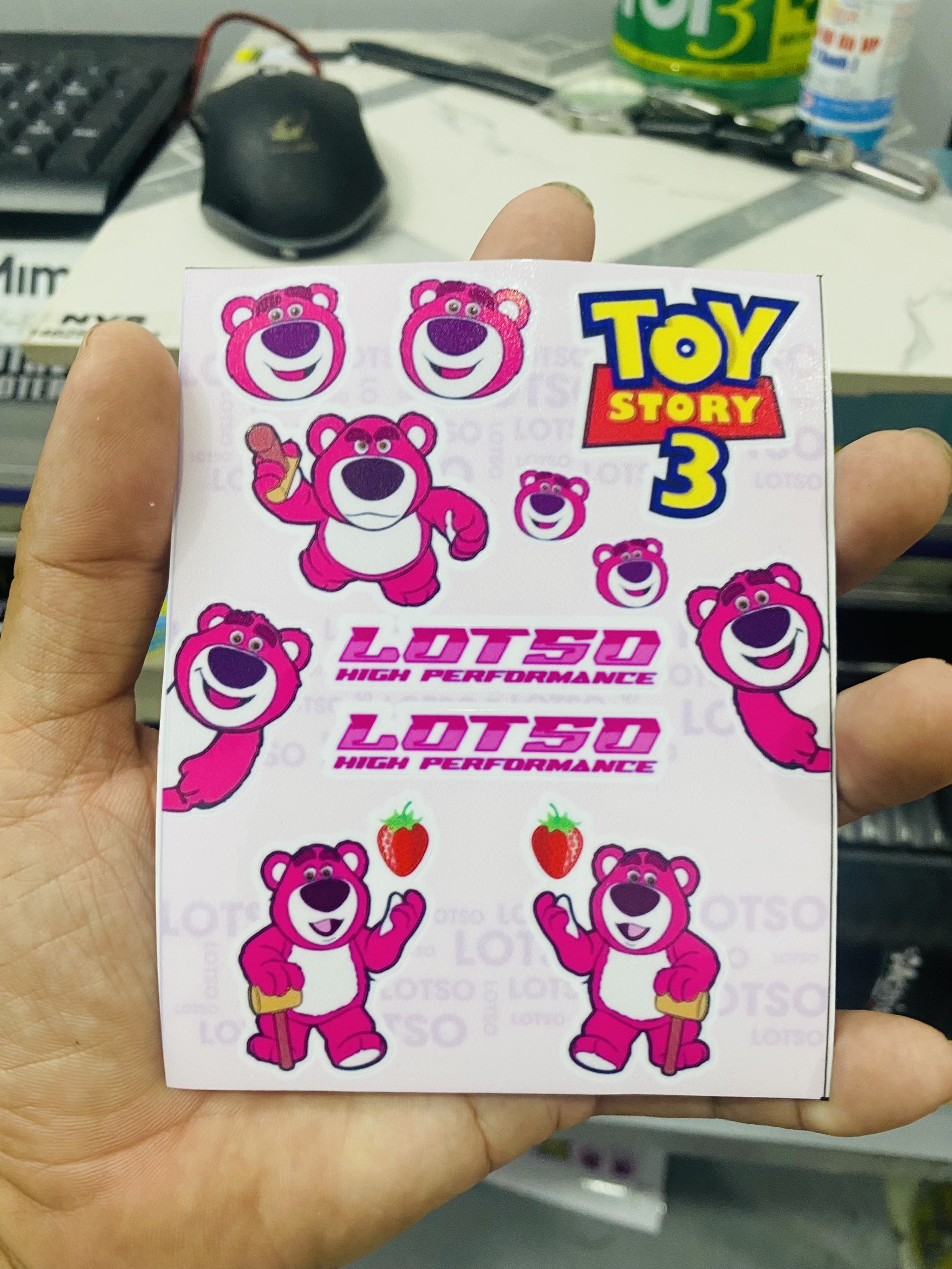 LOGO STICKER dán xe GẤU DÂU LOTSO MINI