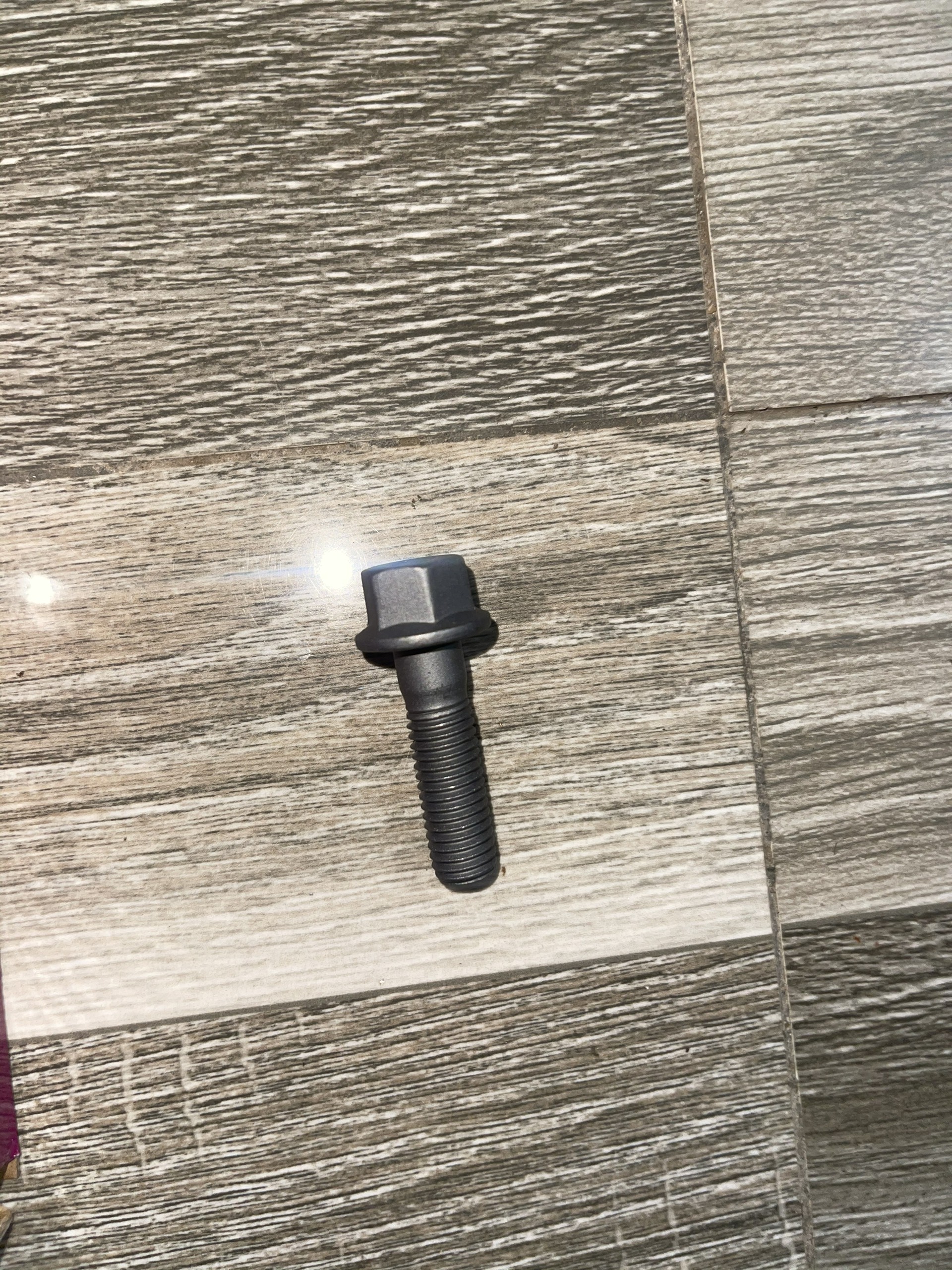 Phụ kiện ô tô: ốc láp phi 10 dài4.7cm 1 đầu ren