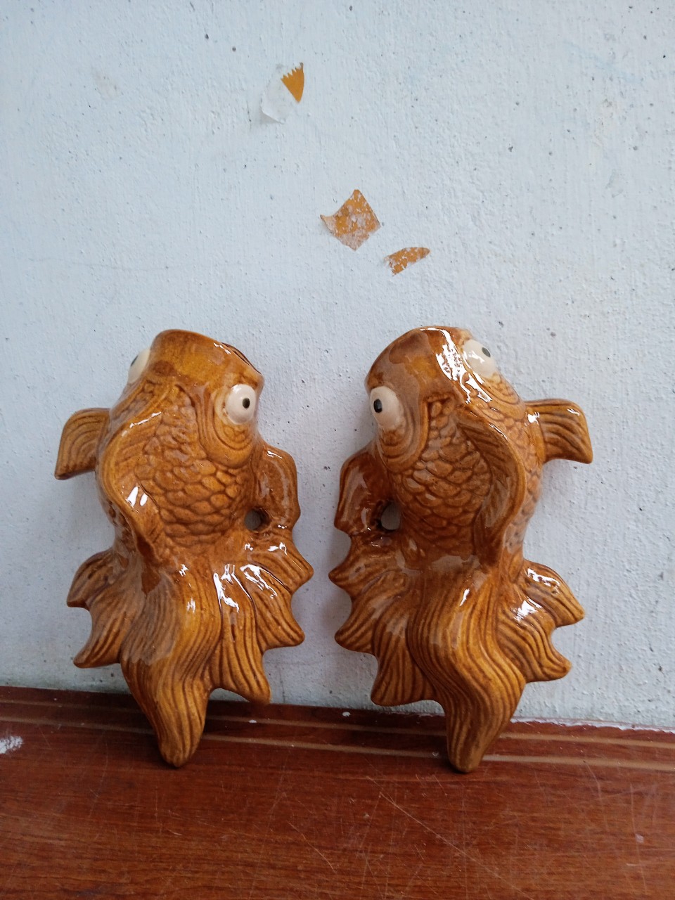 Bình hoa treo tường cá men nâu đỏ ( 2 con)
