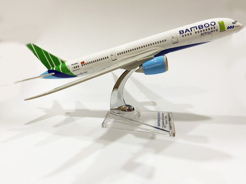 Mô hình máy bay Bamboo Airways Boeing B787 - 9 Dreamliner - Tỷ lệ 1/200 - dài 315 mm