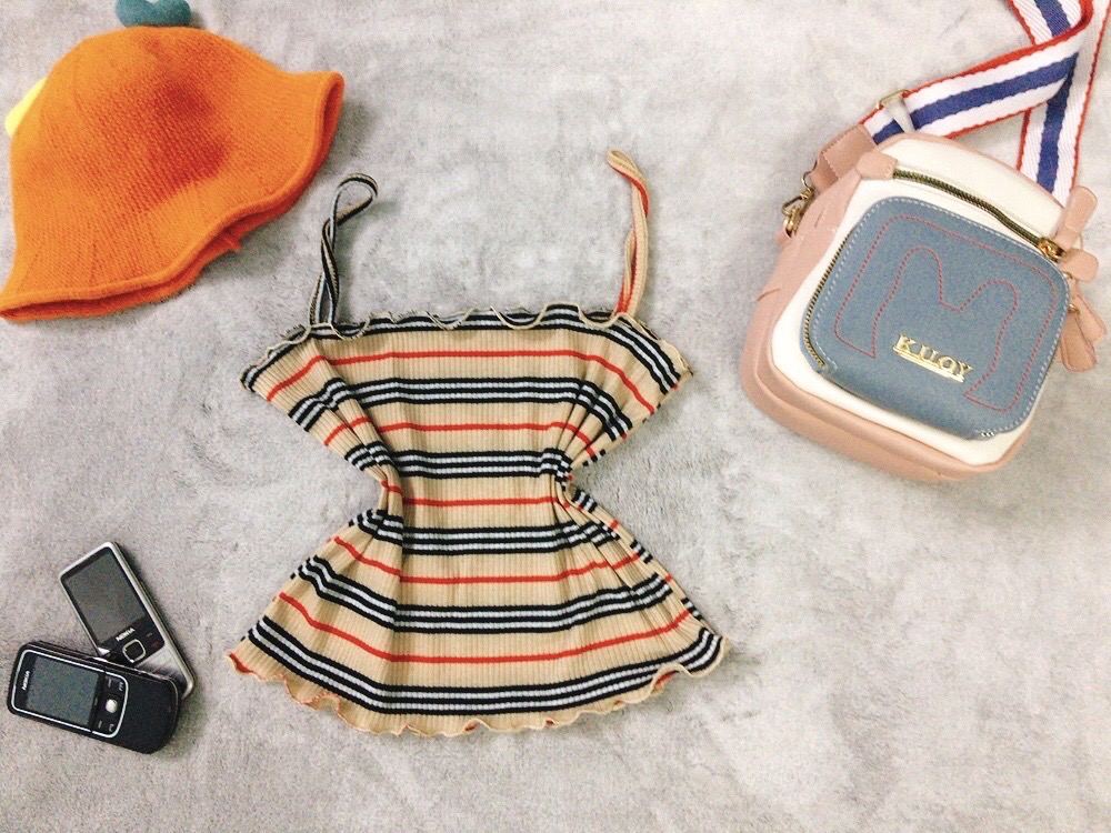 áo croptop 2 dây kẻ sọc cuốn biên cá tính