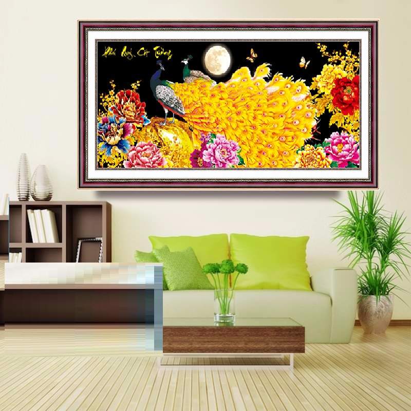 Tranh đính đá đôi công vàng Tranh chưa đính. Đá hoa nổi, tròn, đục. Cần đính: chim công lớn, toàn bộ hoa lá mẫu đơn. YN5016 kt Kích Thước: 92 x 48 cm