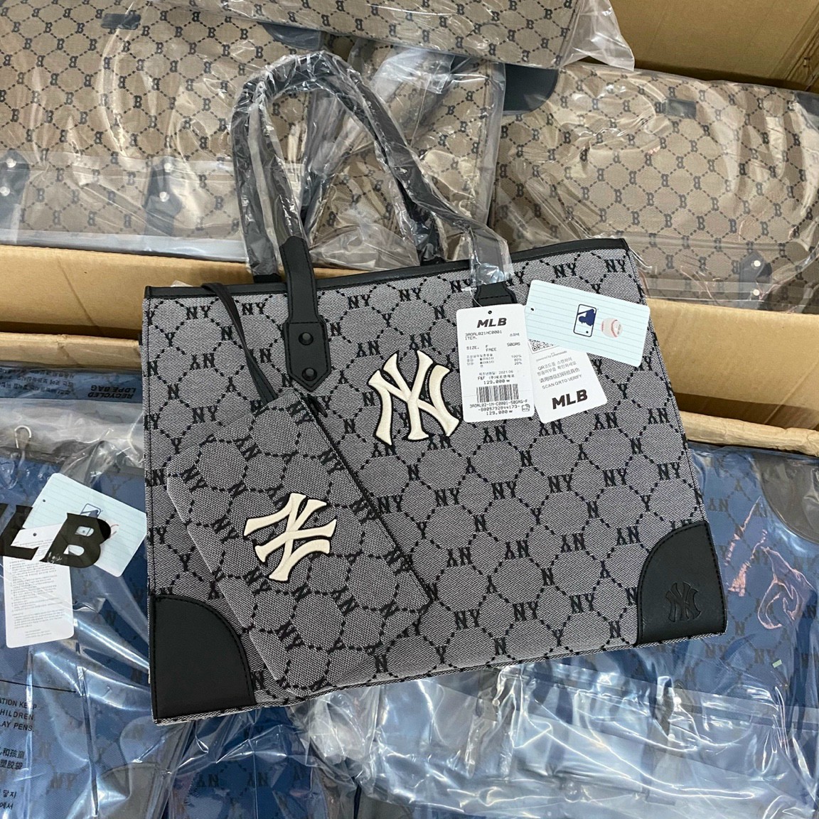Túi kẹp nách MLB siêu hot size 39cm MR