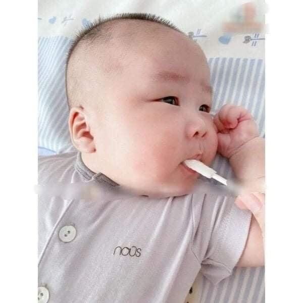 Gạc rơ lưỡi vệ sinh răng miệng cho bé Vcoool( Hộp 30 gói tiệt trùng)