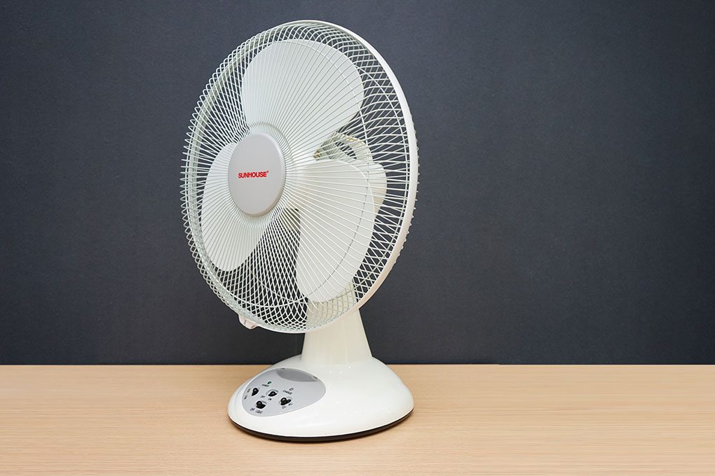 Quạt sạc điện Sunhouse SH722 (Hàng trưng bày 97%)