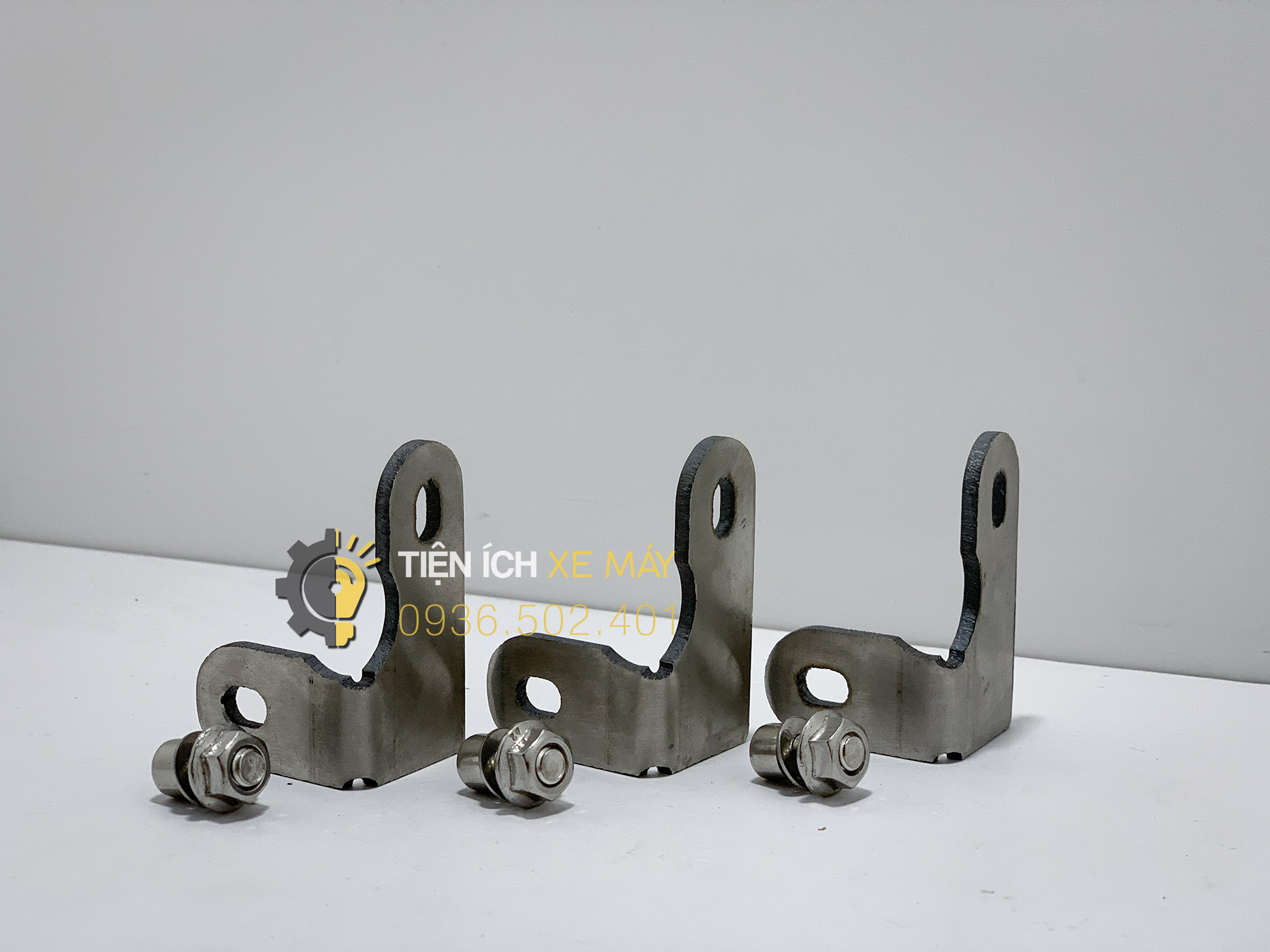 Pát gắn trợ sáng lỗ kèn Winner X